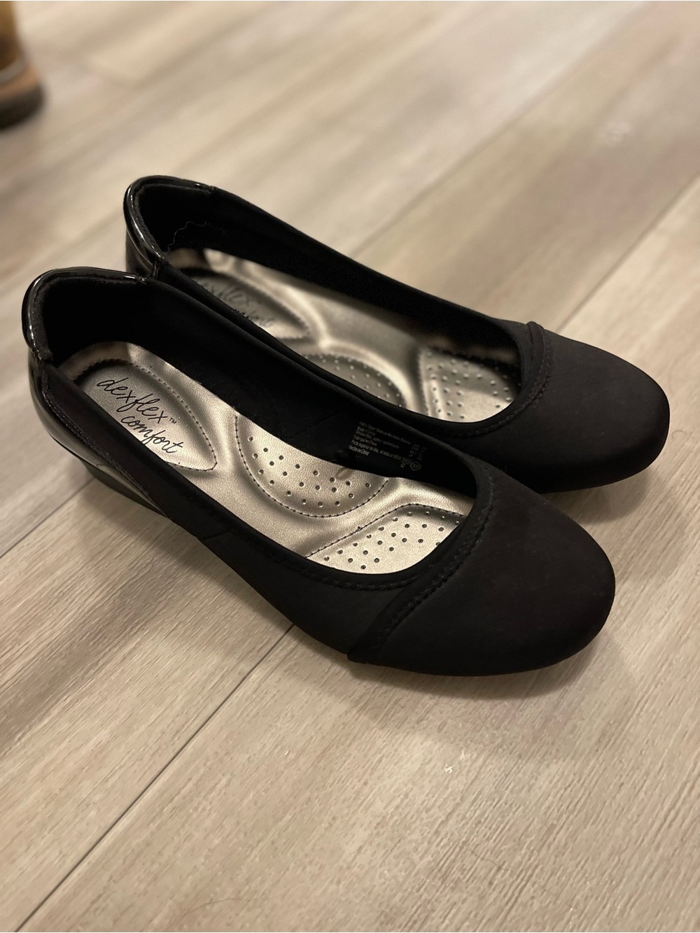 dexflex comfort Black Women's Slip-On Round-Toe Flats